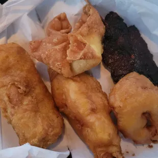 Appetizer Combination For One (egg roll, sweet &amp; sour shrimp and chicken, crab rangoon, beef on a stick).