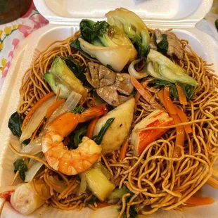 Fried noodle seafood combo