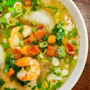 I like my noodles like I love my women: piping hot, a little messy, and full of flavor