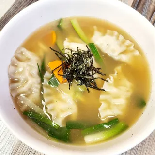 Dumpling Soup (Mandugook)