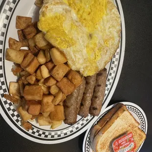 a plate of breakfast food