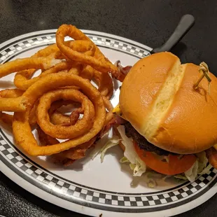 Bacon cheeseburger with onion rings