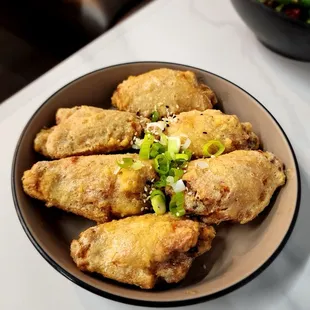 chicken wings and fried chicken, chicken, fried chicken wings, food, bbq wings, chicken wings, poultry, bbq chicken, fried chicken