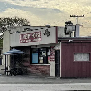 the outside of the restaurant