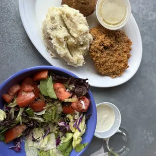 CFS w/mashed taters &amp; salad.