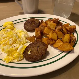 a plate of breakfast food