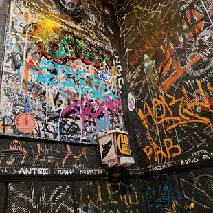 6/15/2023 - A truly punk rock bathroom though clean so you do not need to hover to use the facilities.