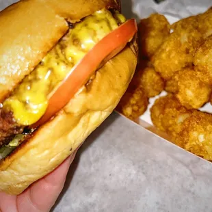 Can&apos;t go wrong with a cheeseburger and tots at hunkys!