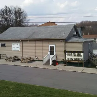 Hunner's Restaurant right along the Panhandle Trail at Sturgeon (Approx. Trail Mile 5.75) . . .