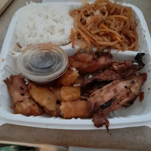 My aunt sells real Filipino food &amp; has a food truck in Santa Maria California. Hunnybeez Filipino food is a joke.