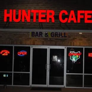 the front of the restaurant at night