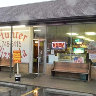 Hunter Pizzeria