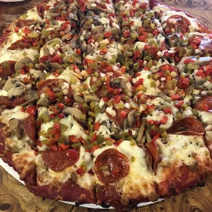 15" large deluxe pizza