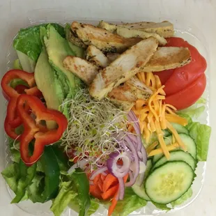 California salad with grilled chicken
