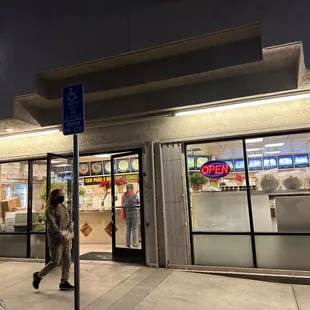 ramen and noodles, outside