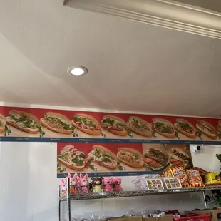 Varieties of sandwich selections