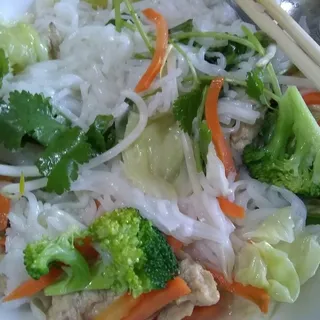 N40. Vegetarian Noodle Soup with a side