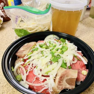 #1 Phở Dặc Biệt to go.