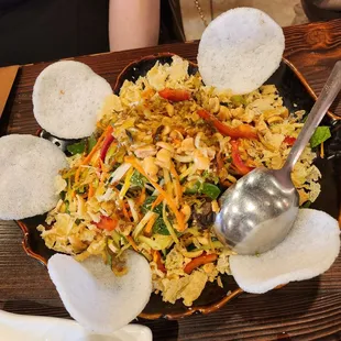 goi xoai (mango salad w/ crispy crackers)