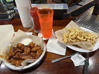 Hooters