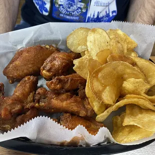 Buffalo wings and homemade chips