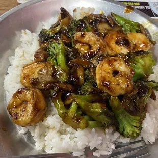 Grilled shrimp with veggies &amp; rice. Delicious!
