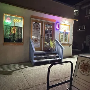 Front view of the walk up restaurant