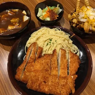 Chicken Katsu with Spaghetti, curry with an add on of tofu, salad and the curry cheese fries! Yummmm!!!