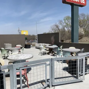 the outside of a restaurant