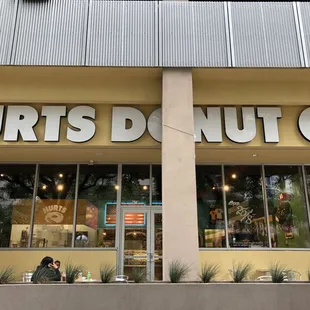 Hurts Donut storefront.