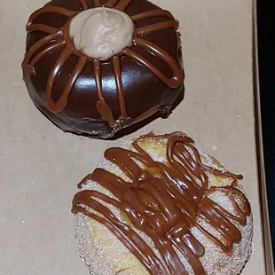 Salted Caramel Cheesecake (top) and apple of somesort lol