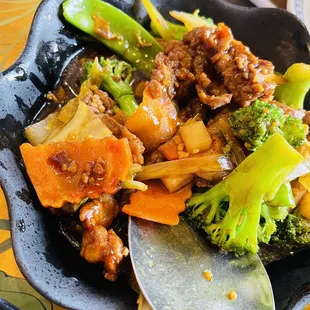 a plate of food with broccoli and meat