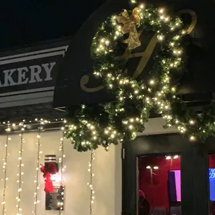 a wreath on the outside of a bakery
