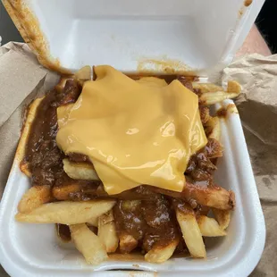Chill cheese fries