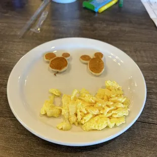 This was a wonderful surprise! Made just for my one year old granddaughter. Loved when this surprise arrived to the table.