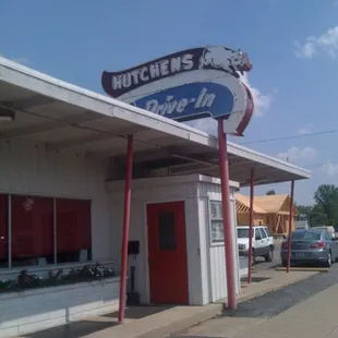 ows the front of the restaurant