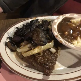 My girlfriends steak. Medium cooked to perfection.