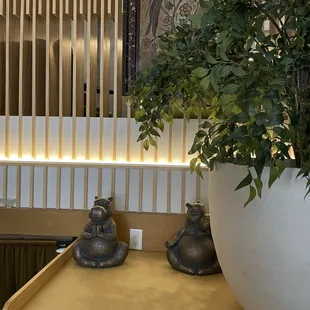 Hippo statues (huuma means hippo in Chinese)