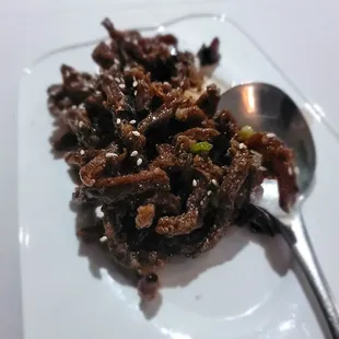 Dry Sauteed Tangy Crispy Beef/香脆牛肉絲. Small but tasty