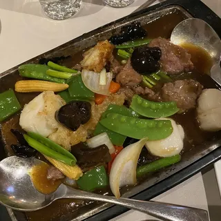 Sizzling Beef with Scallop and Vegetable