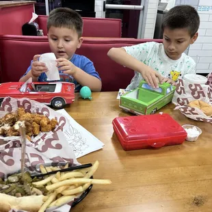 Kid friendly food and entertainment