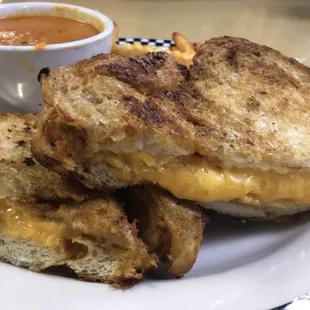 Grilled cheese on jalapeño cheddar brioche and tomato soup! Highly recommend!