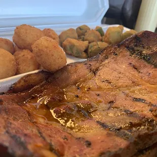 Pork steak cut in light vinegar sauce... lightly smoke so that you can taste all aspects of the delicious meat!!