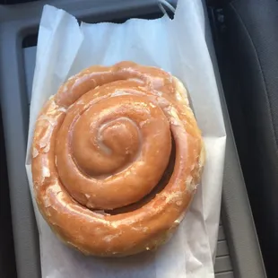 Big and little cinnamon rolls