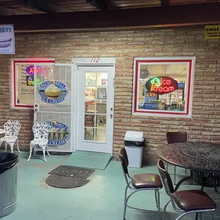 Looks open, but it was actually closed before the listed 7:30pm closing time. Not a good first impression for us.