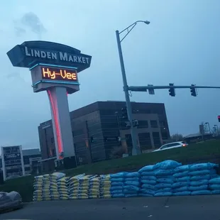 HyVee grocery &amp; gas