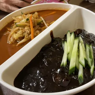 Half Jjamppong and half Jjajangmyun