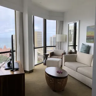King ocean view suite