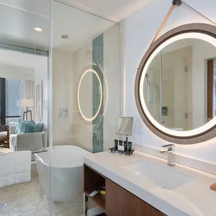 King suite ocean view bathroom.