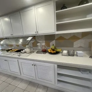 Fresh fruit, hot breakfast